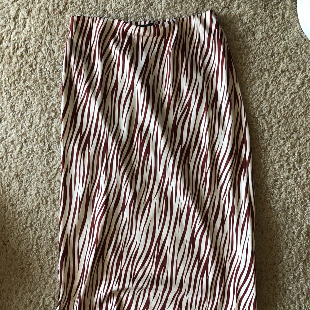 💼 ALICE BLUE ZEBRA MIDI SKIRT SATIN SIZE M
